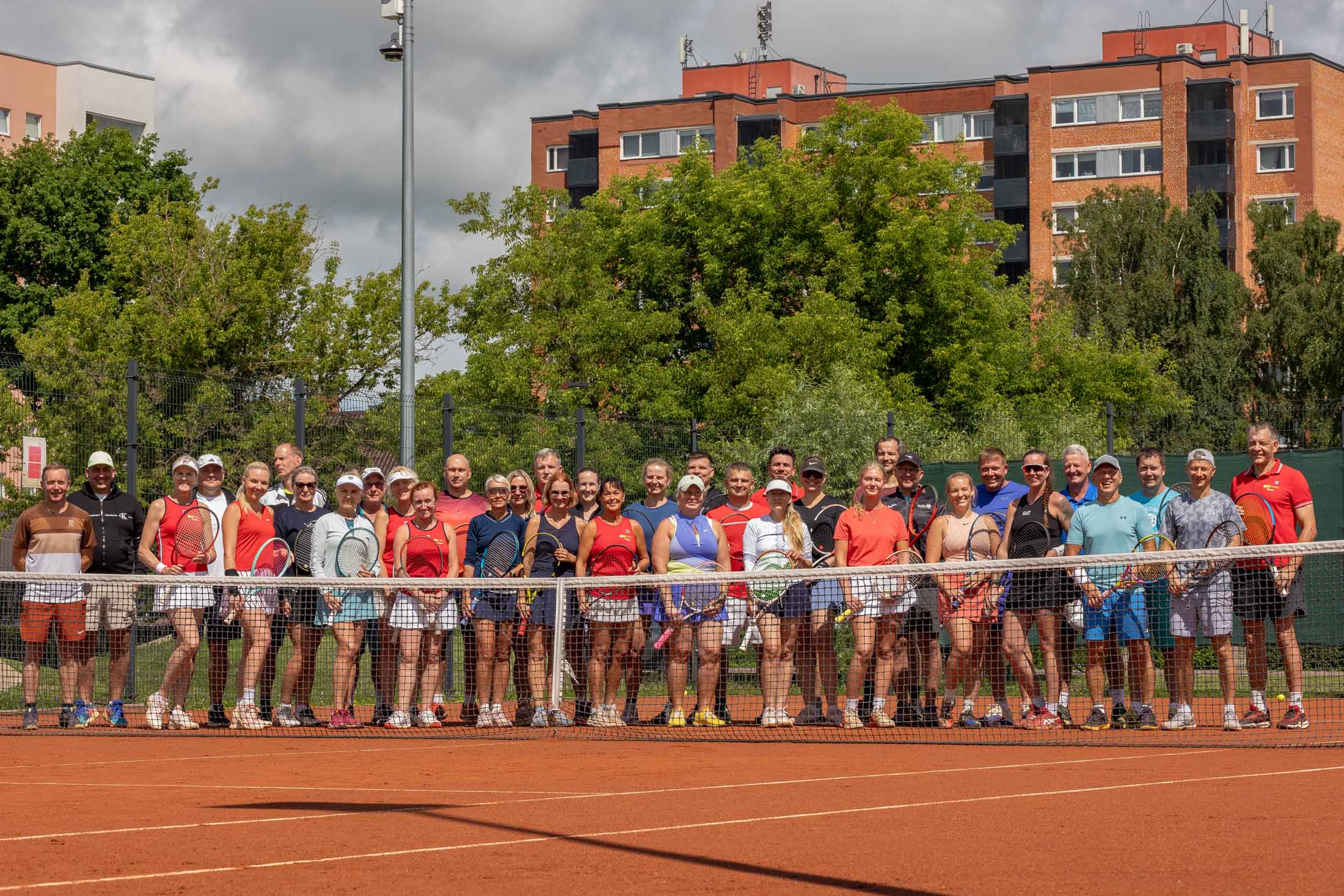 Kolme linna tenniseturniiril osalejad. FOTOD: Aigar Nagel